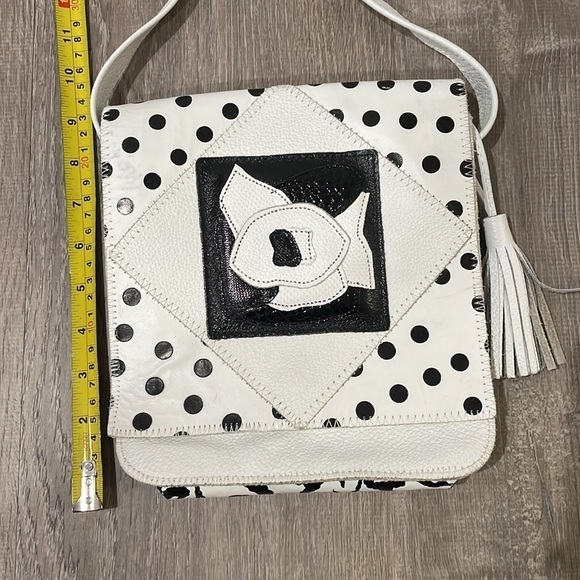 Black and White Purse - Picture 8 of 8
